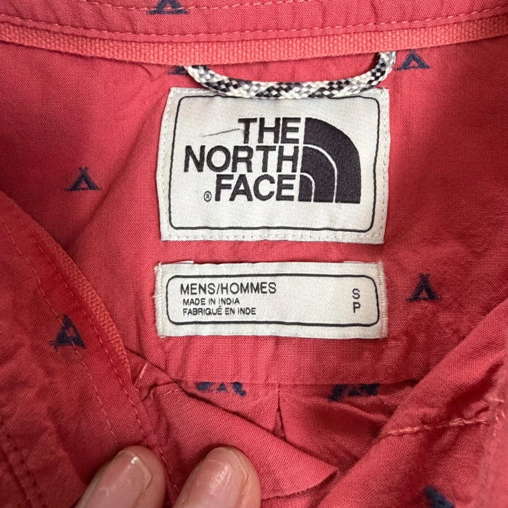 The North Face Mens Short Sleeve Button Up Shirt‎ Coral Tent Print Size Small